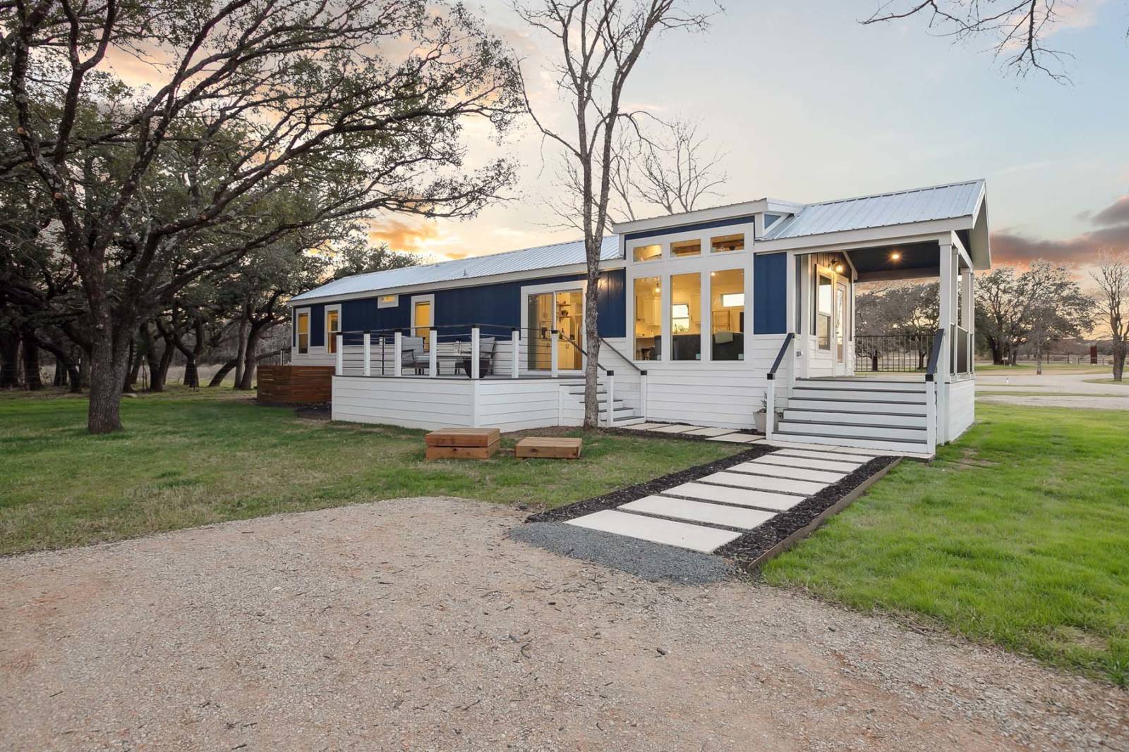 Diamond D1668B single-wide manufactured-home exterior; model example, features and finishes vary