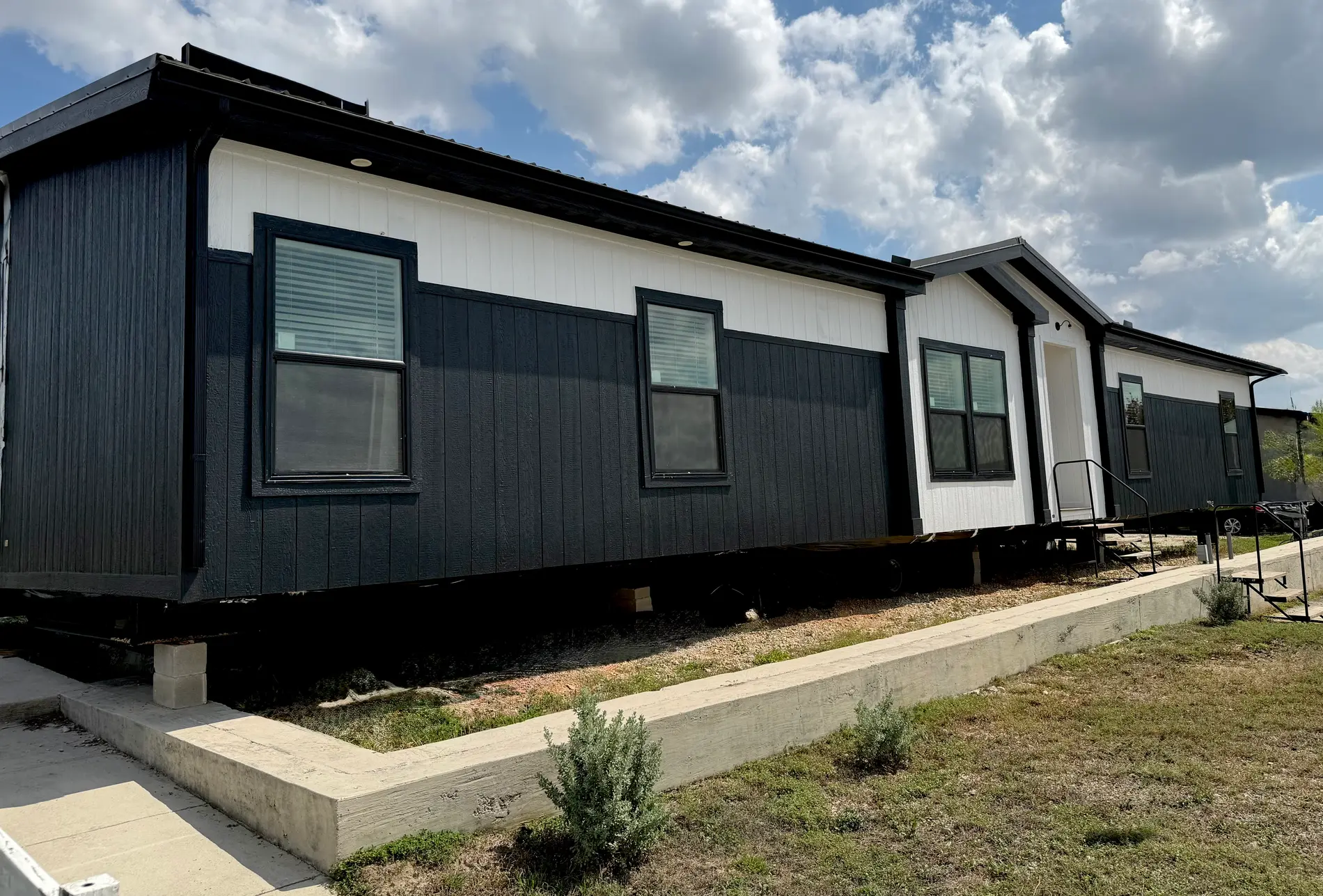 Example Matrix 330MP30724X home photographed in New Braunfels - photo 1