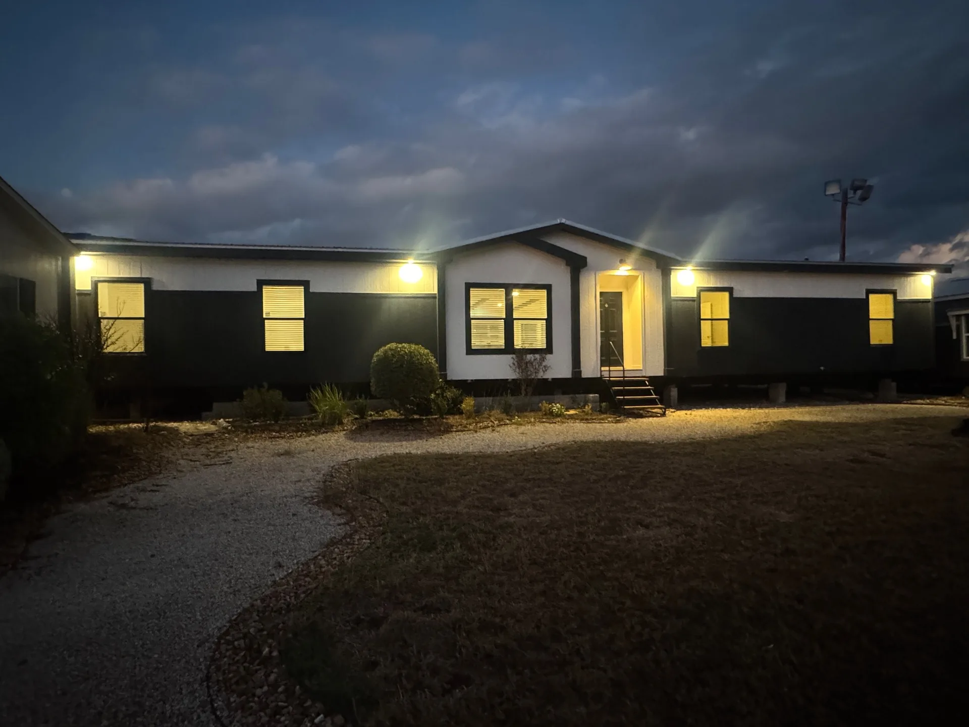 Example Matrix 330MP30724X home photographed in New Braunfels - photo 3
