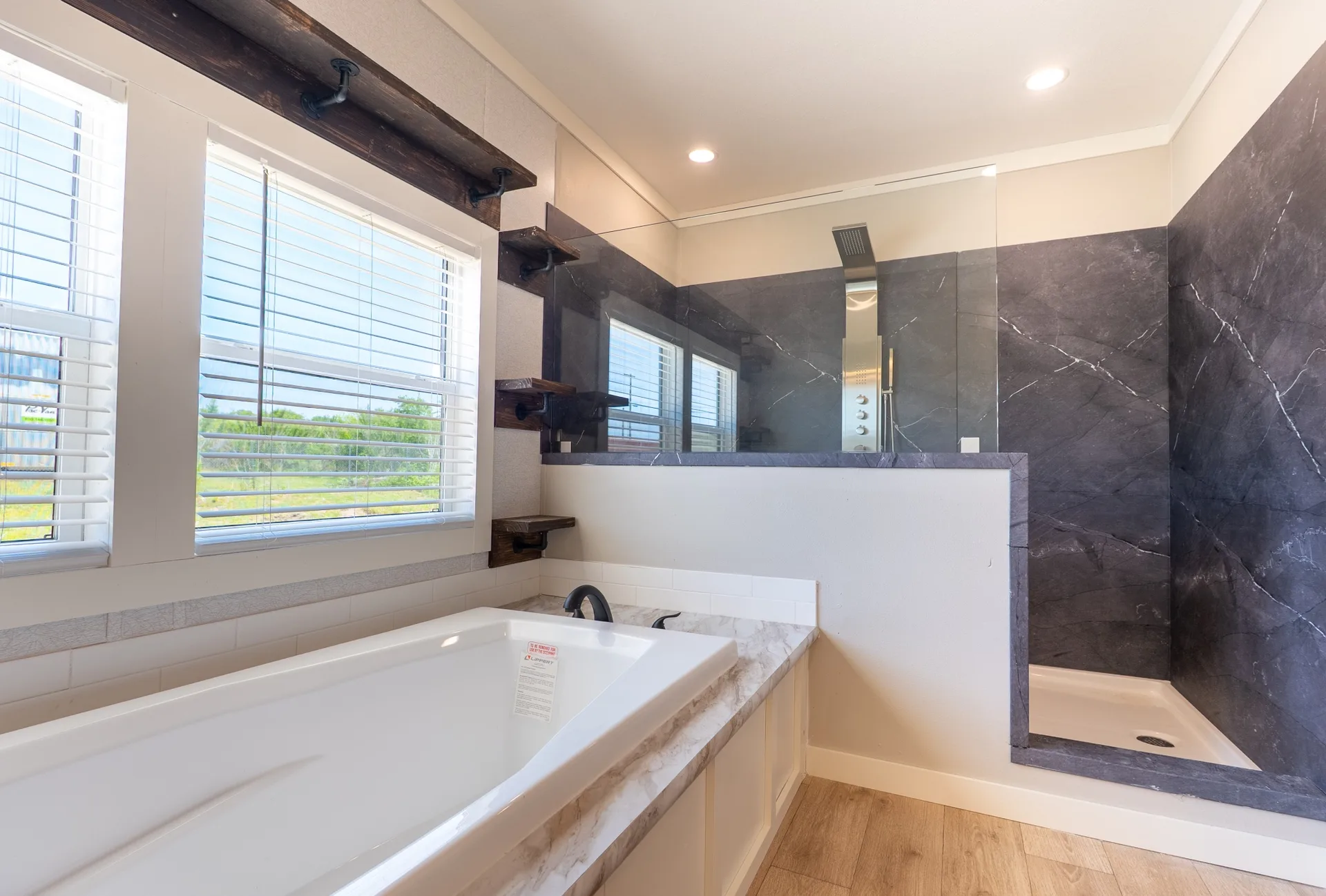 Example Matrix 330MP30724X home photographed in New Braunfels - photo 13